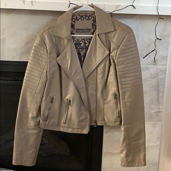 Tan jacket - Picture 1 of 3